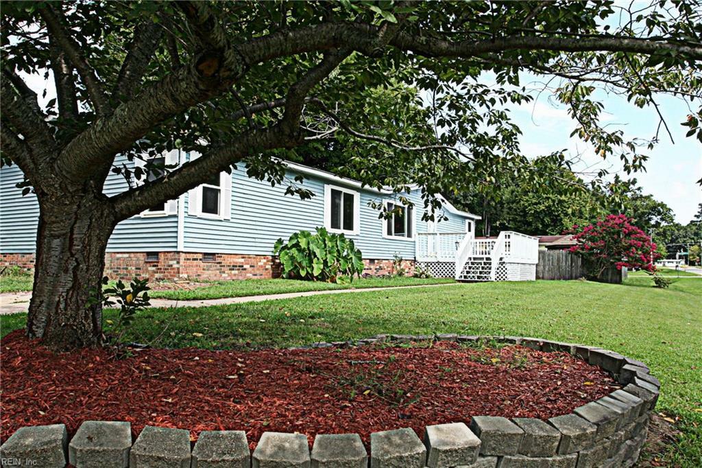 Property Photo:  202 Windy Shore Drive  VA 23693 