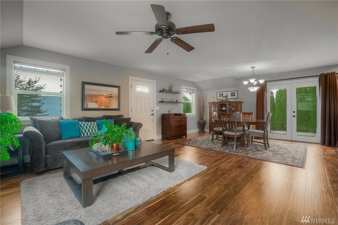 Property Photo: 620 E Pioneer WA 98372
