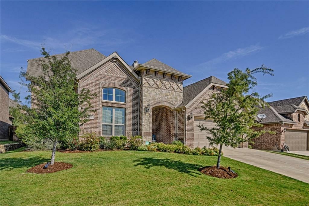 Property Photo:  904 Star Grass Drive  TX 76063 