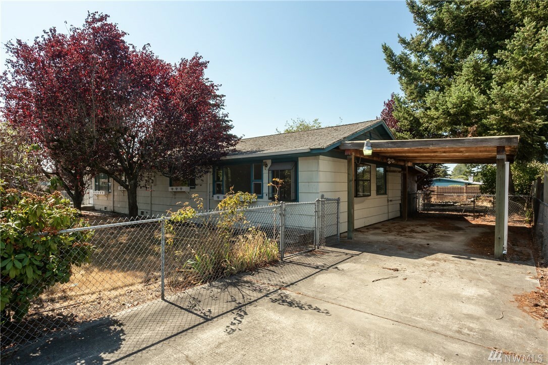 Property Photo: 11916 Alaska St S WA 98444