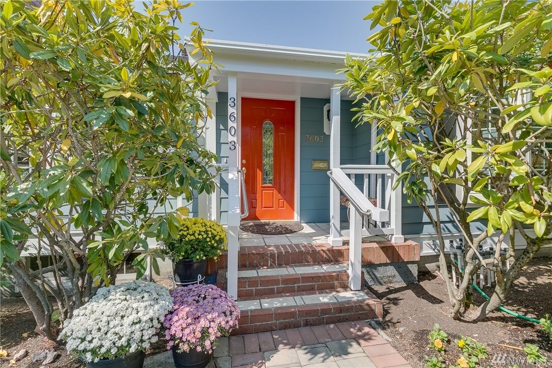Property Photo: 3603 32nd Ave W WA 98199