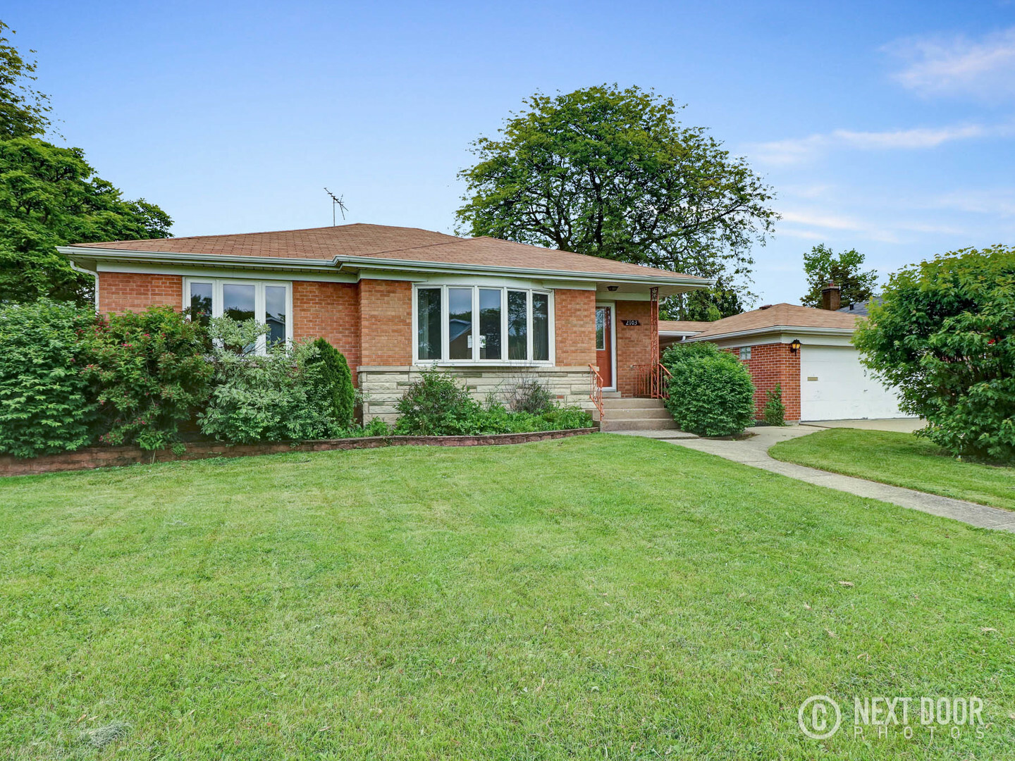 Property Photo:  2103 Boeger Avenue  IL 60154 