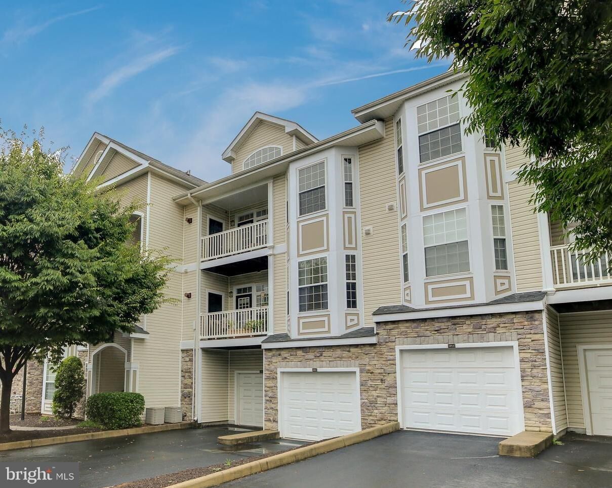 Property Photo:  510 Sunset View Terrace SE 302  VA 20175