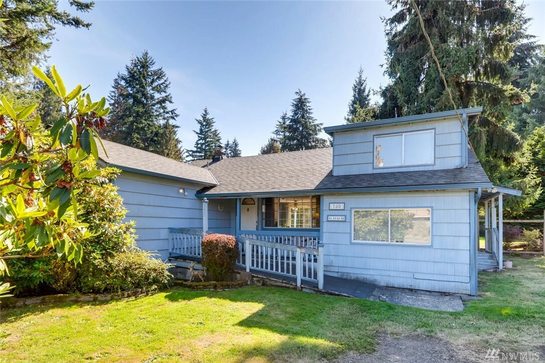 Property Photo: 735 N 202nd St WA 98133