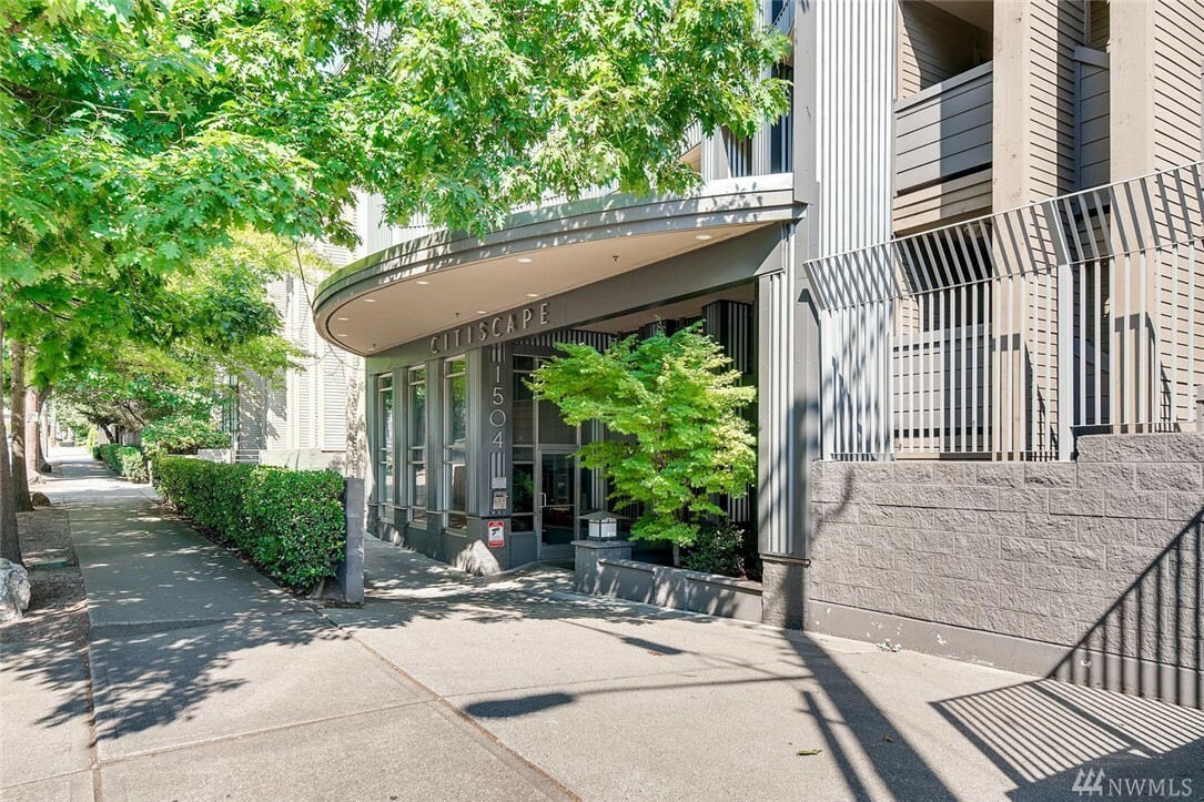 Property Photo: 1504 Aurora Ave N 106 WA 98109