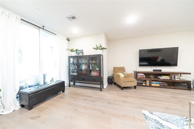 Property Photo:  5818 Whitsett 305  CA 91607 