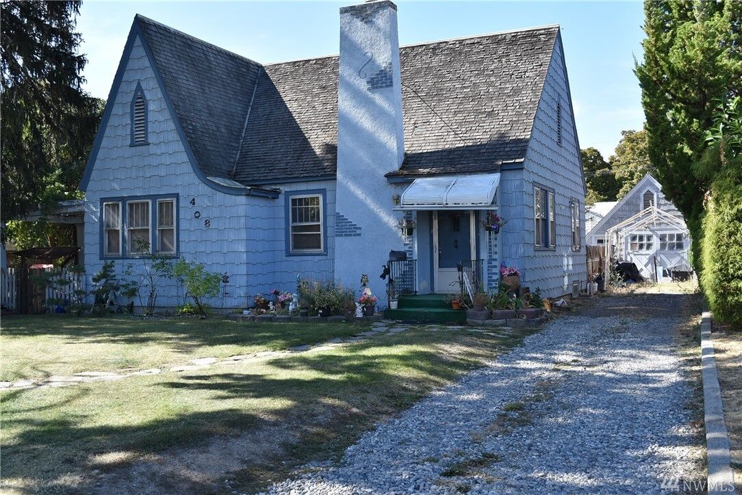 Property Photo:  408 S Franklin Ave  WA 98801