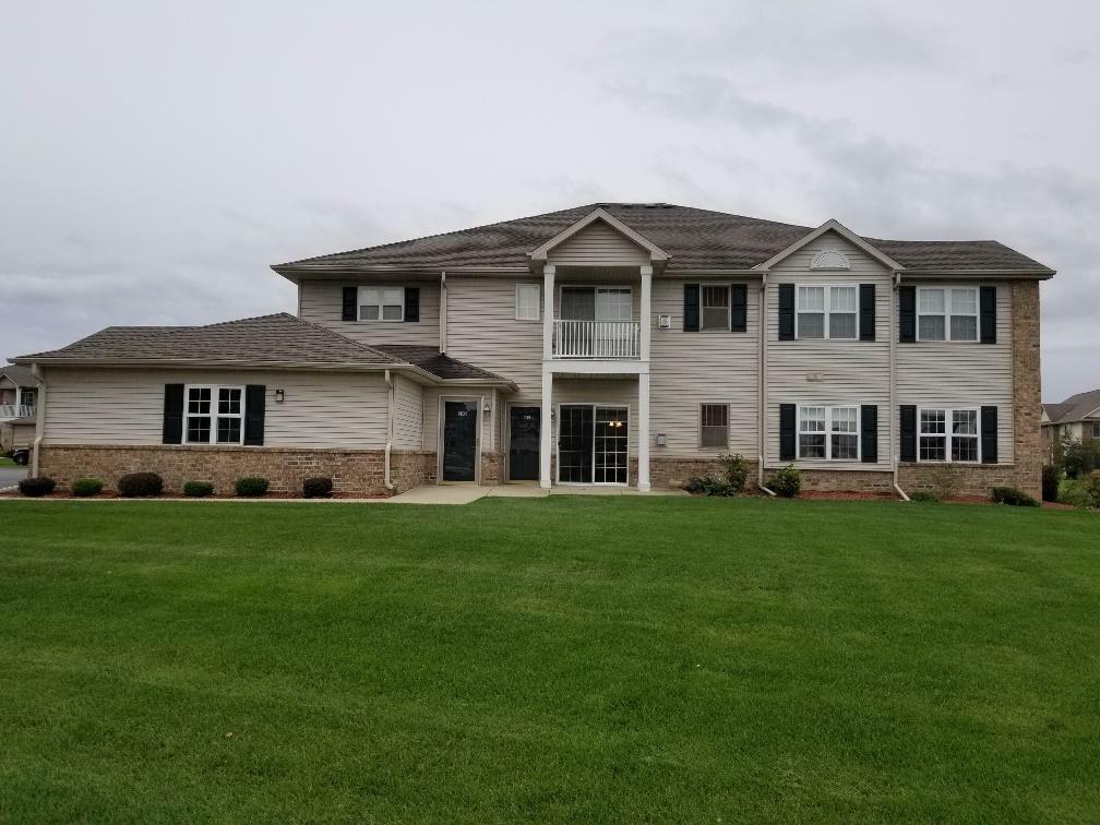 Property Photo: 1742 Summerfield Way 102 WI 53406