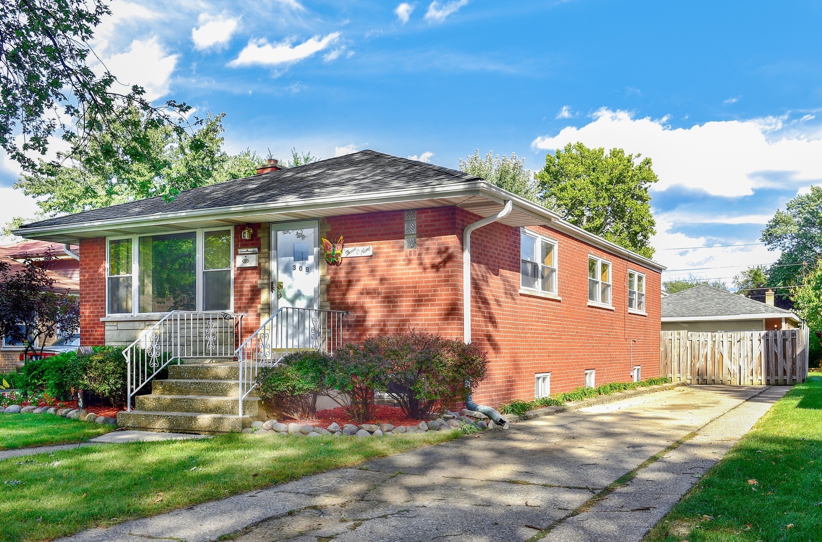 Property Photo:  309 Newberry Avenue  IL 60526 