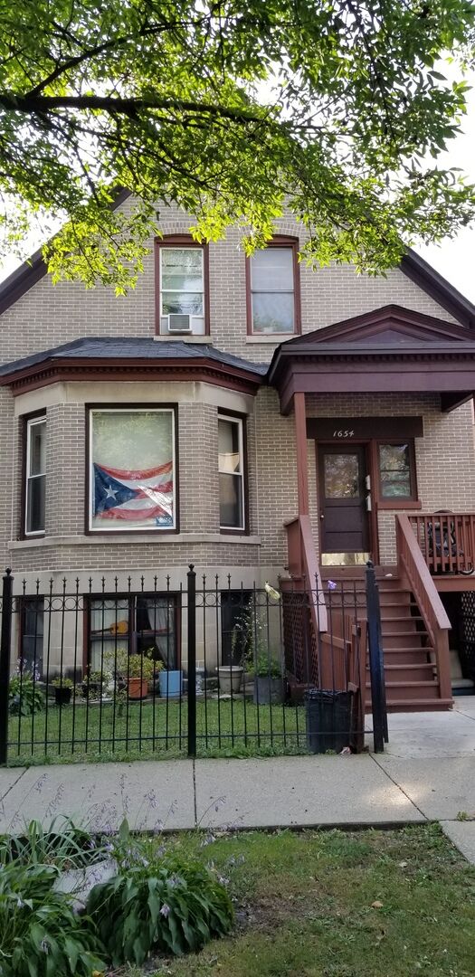 Property Photo: 1654 North Harding Avenue IL 60647