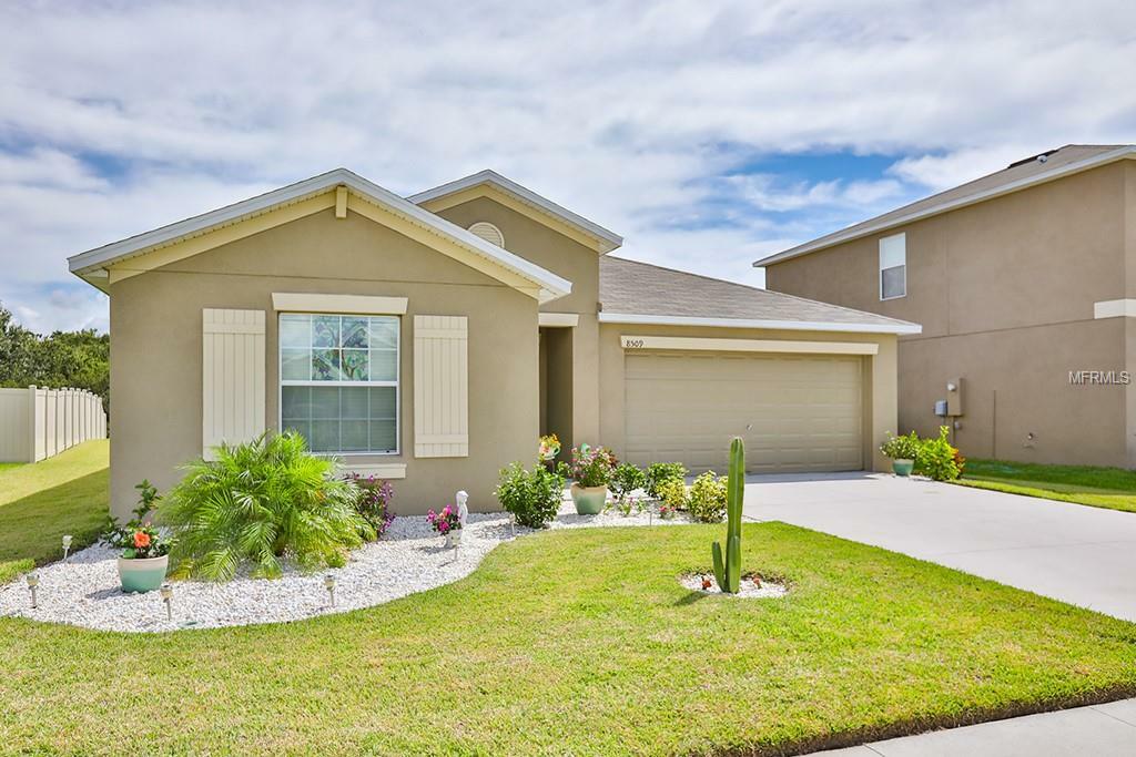 Property Photo:  8509 Hunters Fork Loop  FL 33573 