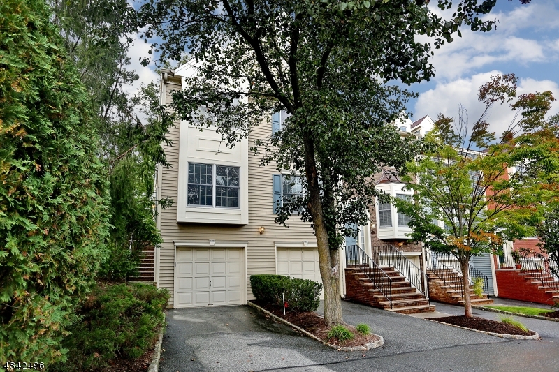 Property Photo:  622 Fairfax Dr  NJ 07446 