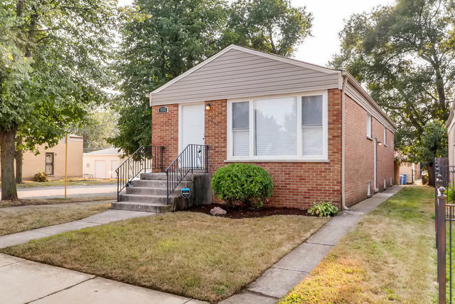 Property Photo: 11424 South Racine Avenue IL 60643