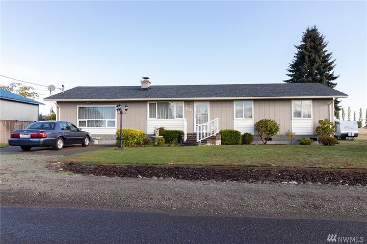 Property Photo: 401 E Carson St WA 98531