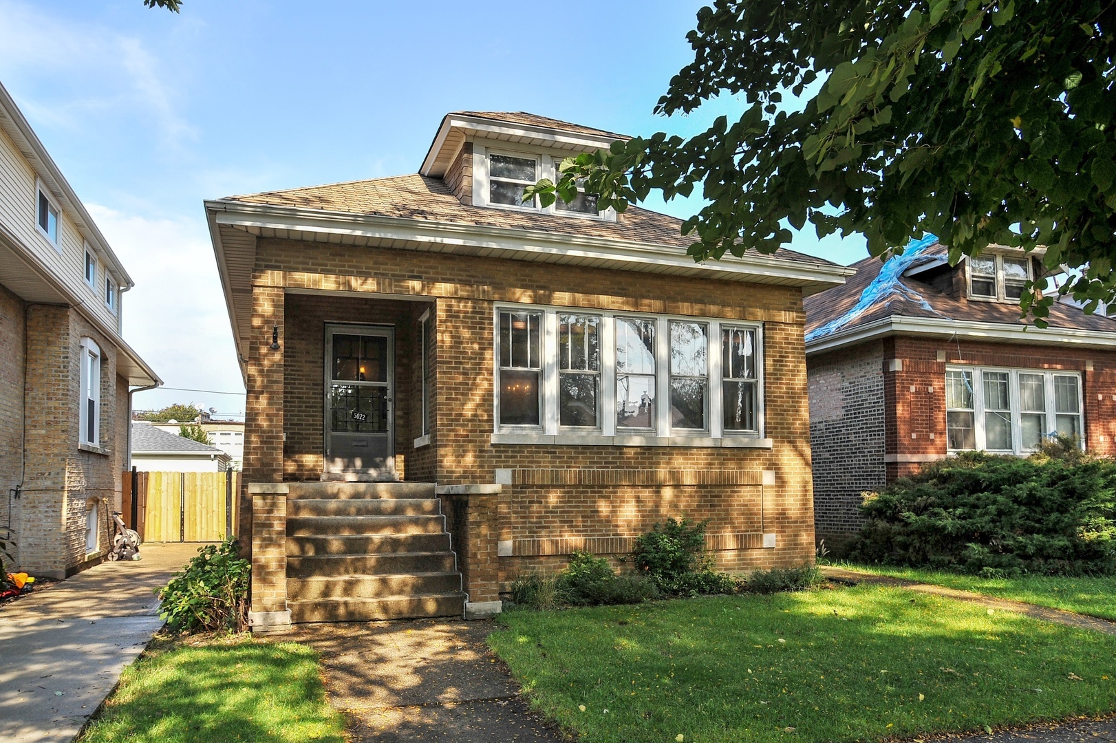 Property Photo: 5022 West Fletcher Street IL 60641