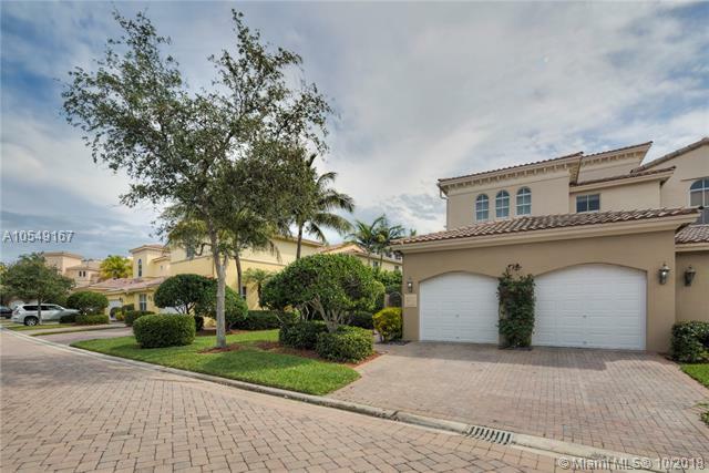 Property Photo: 832 E Spinnaker Dr E 832 FL 33019
