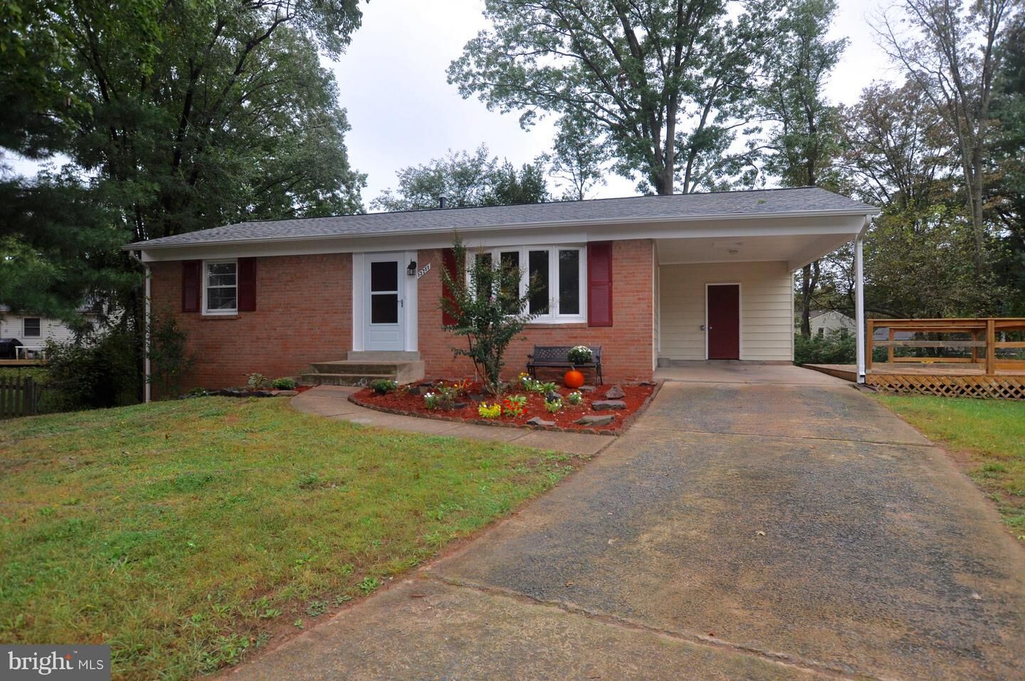 Property Photo:  13711 Adelphi Court  VA 20151 