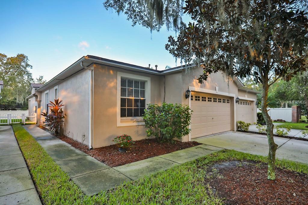 Property Photo:  6907 Gray Oak Place  FL 33578 