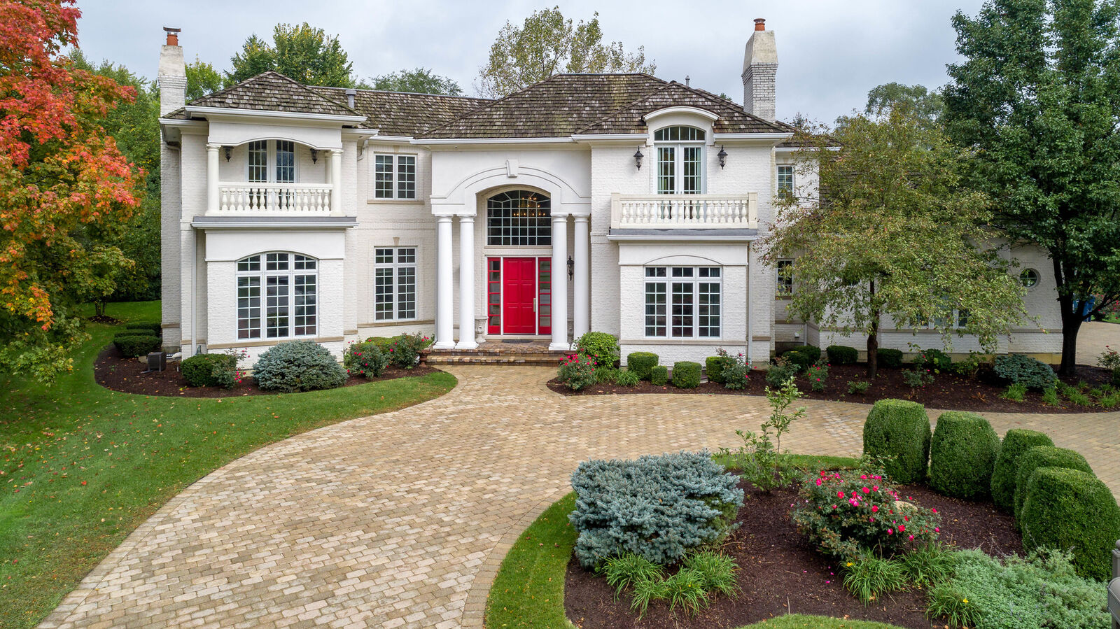 Property Photo: 605 Midwest Club Parkway IL 60523