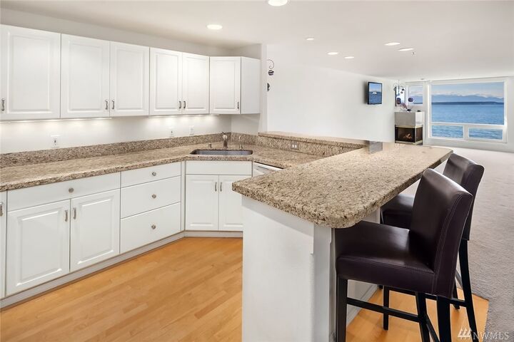 Property Photo:  1550 Alki Ave SW 302  WA 98116 