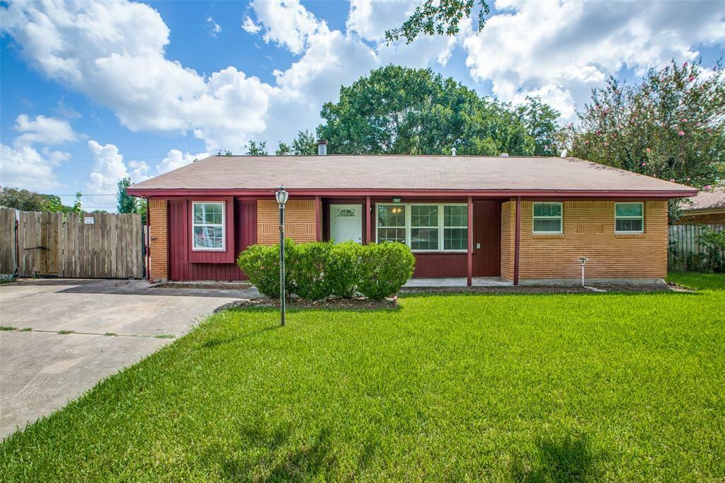 Property Photo: 2131 Parakeet Street TX 77034