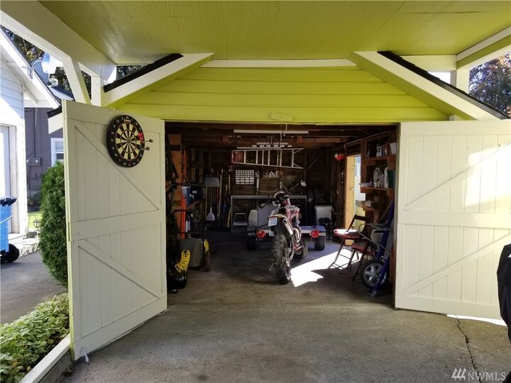 Property Photo:  106 10th St  WA 98264 