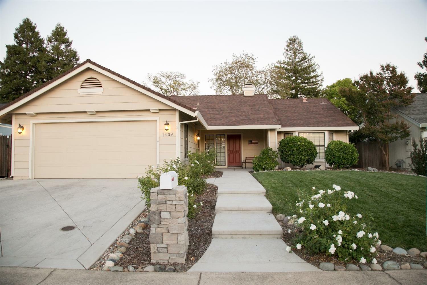 Property Photo: 1436 Vista Creek Drive CA 95661