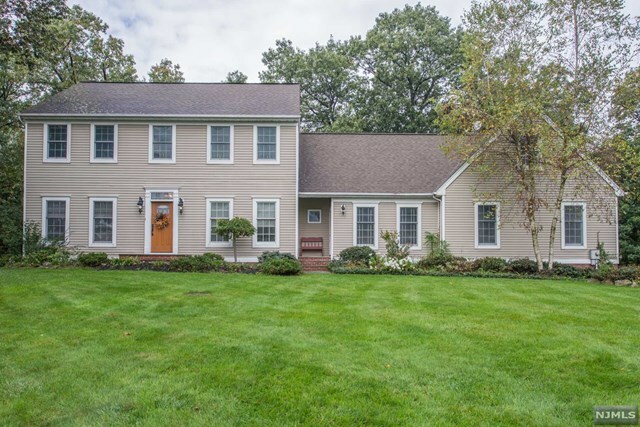 Property Photo:  7 Stoneleigh Terrace  NJ 07457 