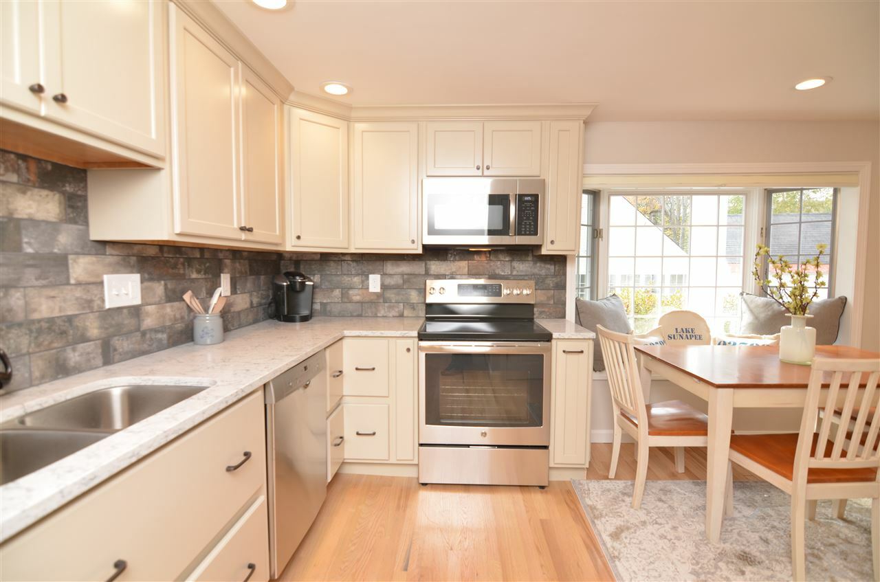 Property Photo:  4 Prospect Hill Road 10  NH 03782 