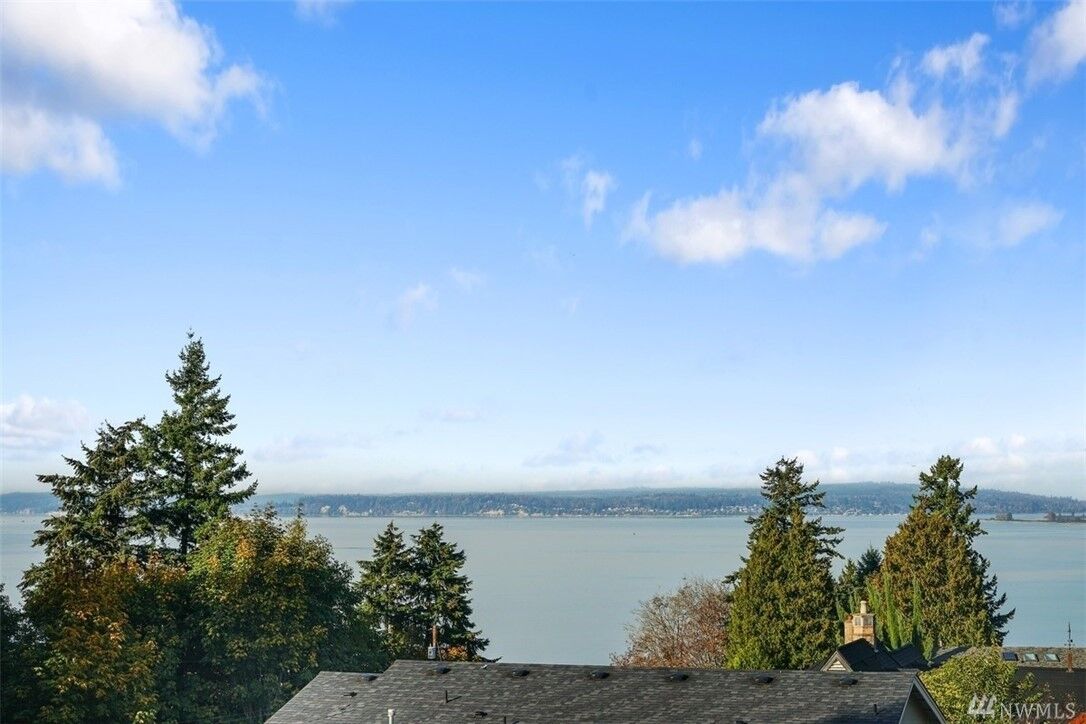 Property Photo: 4116 Cliff Dr WA 98203