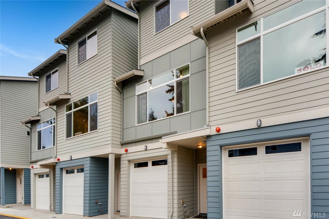 Property Photo:  2322 N 185th St B  WA 98133 