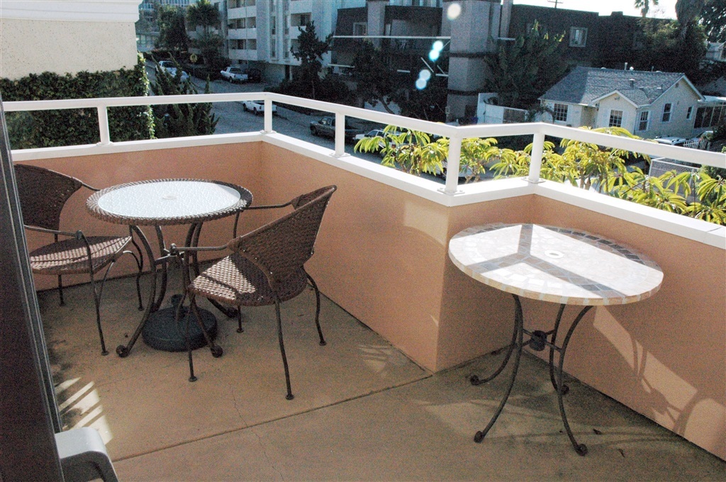 Property Photo: 1115 Pearl St 6 CA 92037