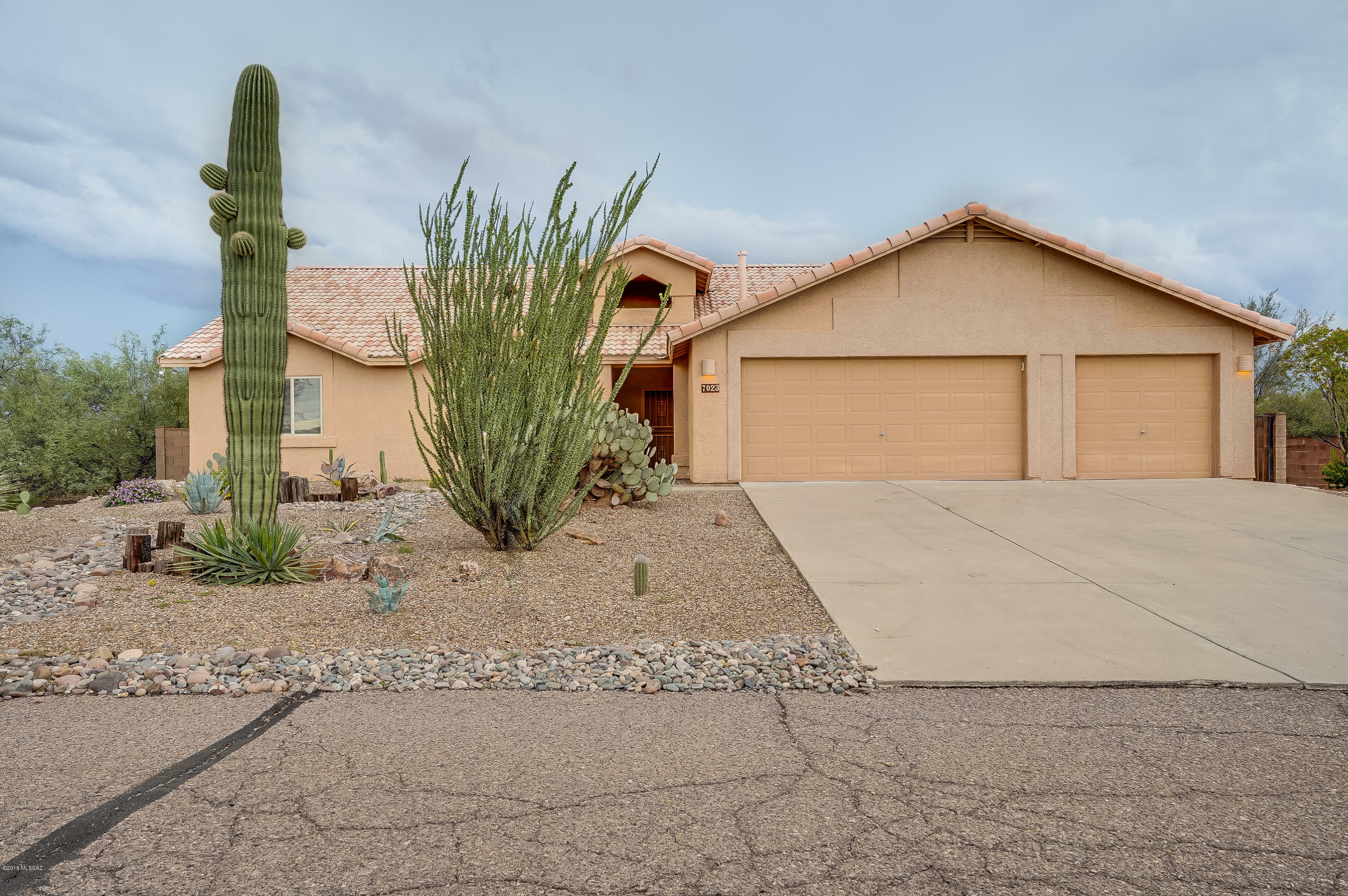 Property Photo:  7023 W Cherry Tree Place  AZ 85757 