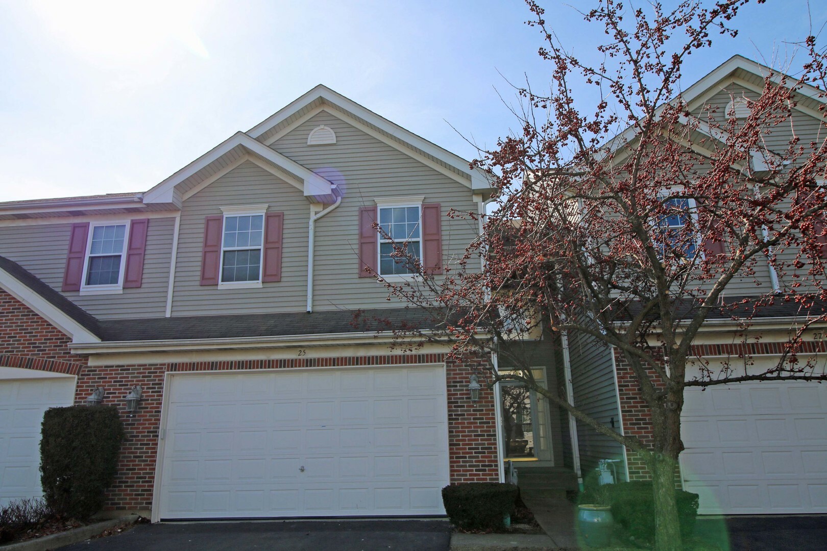 Property Photo: 25 Haverton Court IL 60107
