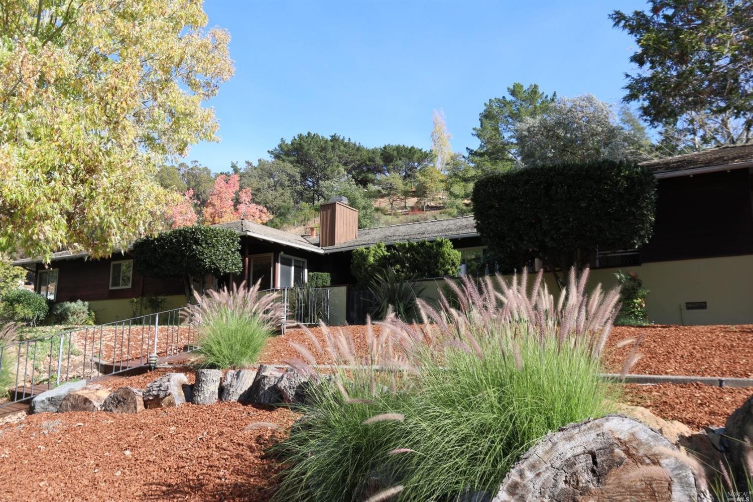 Property Photo: 18 22 Elizabeth Way CA 94901