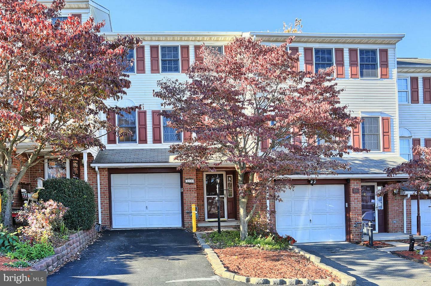 Property Photo:  205 Robin Hill Circle  PA 17404 