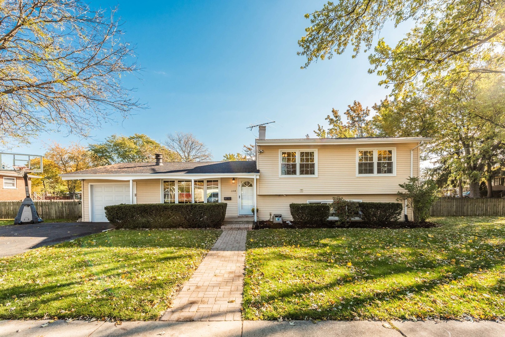 Property Photo: 1104 East Maple Street IL 60148