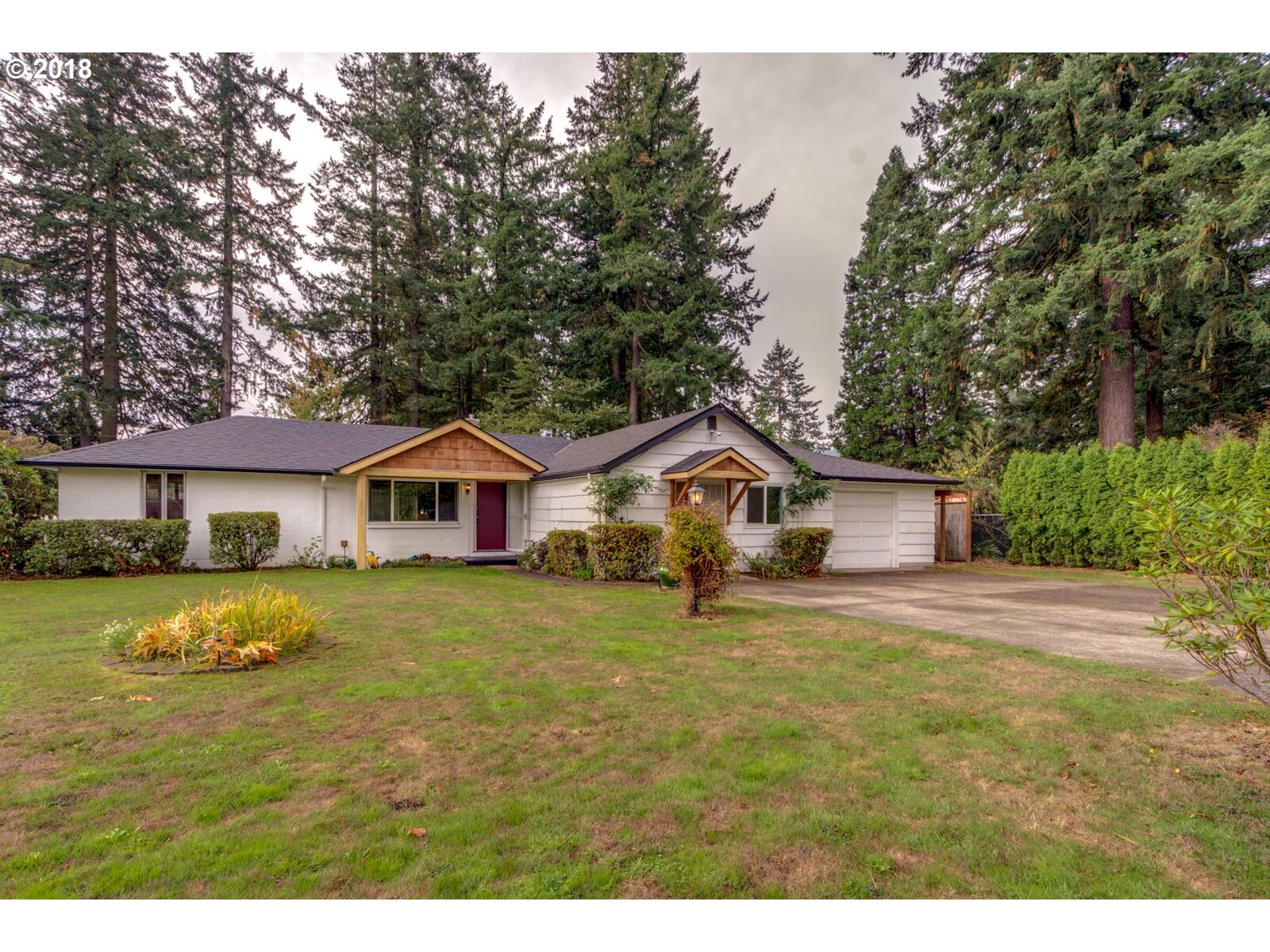 Property Photo: 11414 SE Grant St OR 97216