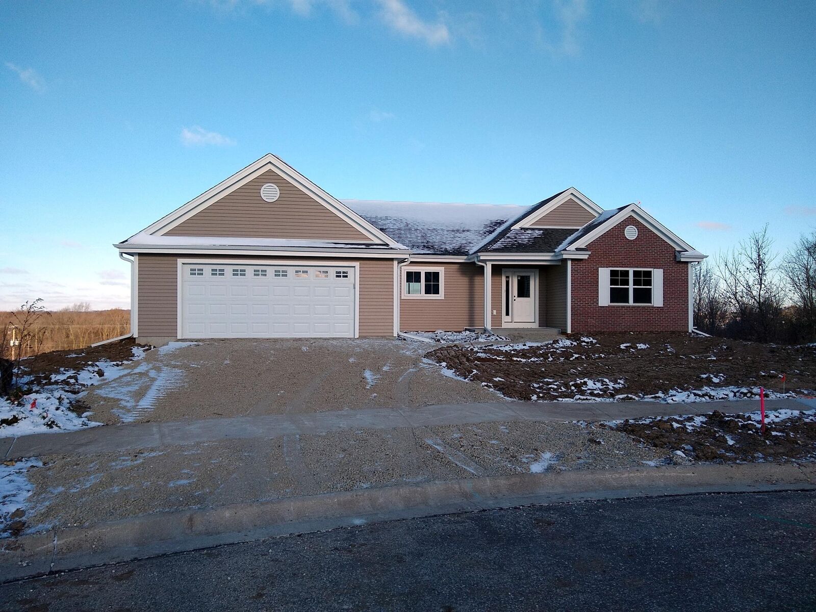 Property Photo:  200 Tansdale Ct  WI 53038 