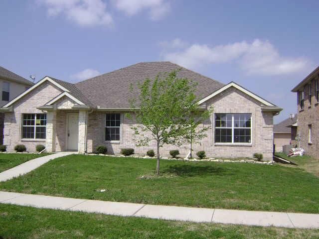Property Photo:  323 Valley Ridge Drive  TX 75154 