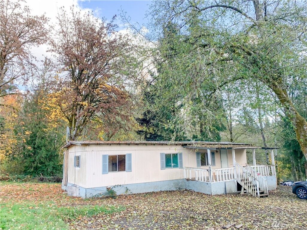 Property Photo:  1124 F St  WA 98531 