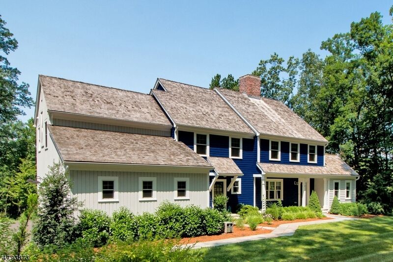 Property Photo:  4 Red Oak Row  NJ 07930 