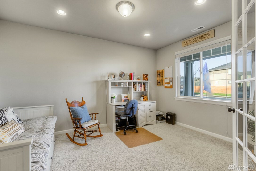 Property Photo: 13714 181st Ave E WA 98391