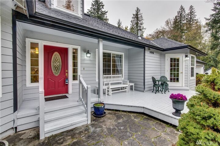 Property Photo:  1406 205th Avenue E  WA 98391 