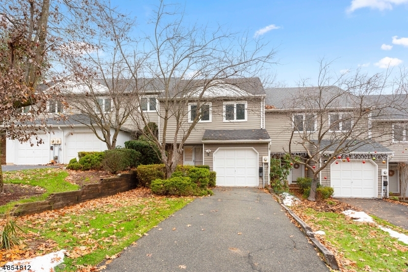 Property Photo:  18 Stockton Ct  NJ 07950 