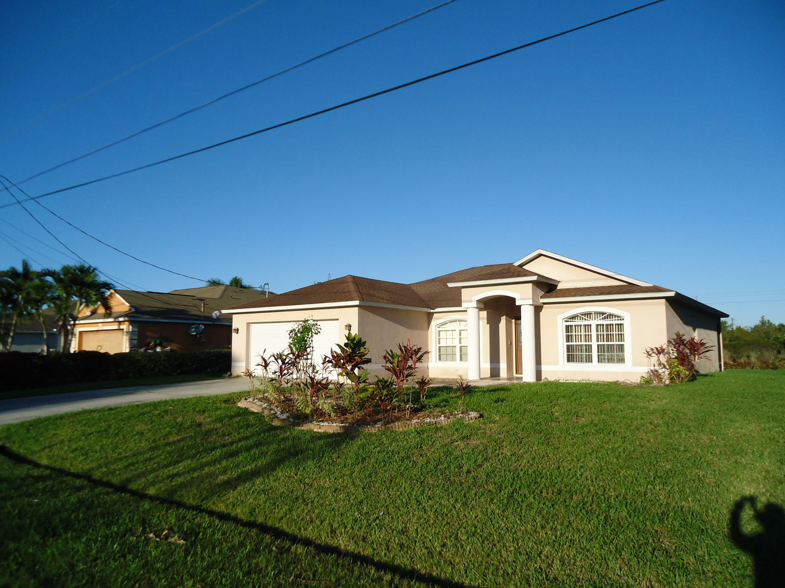 Property Photo:  1981 SW Hampshire Lane  FL 34953 