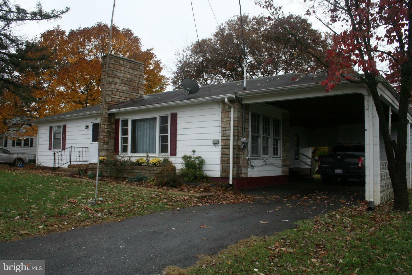 Property Photo:  68 Reservoir Avenue  VA 22835 