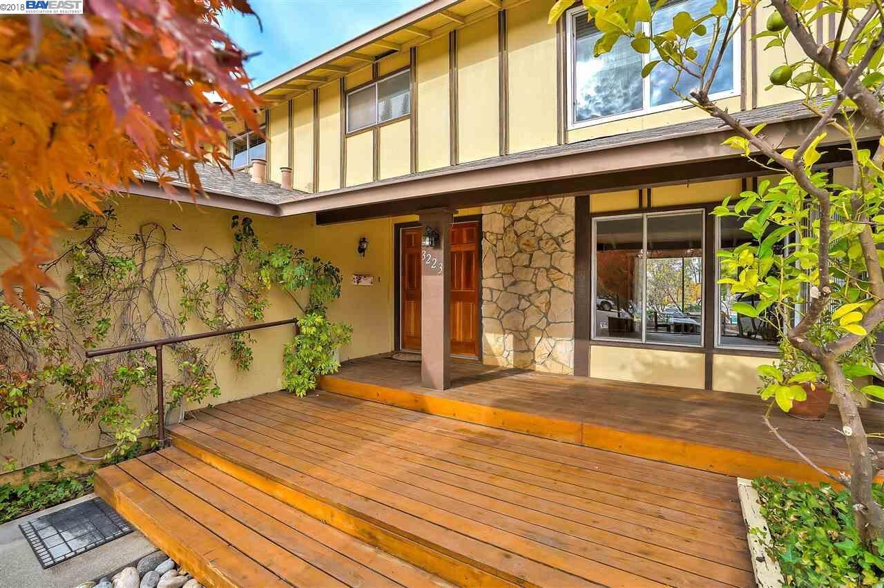Property Photo:  3223 Chablis Court  CA 94566-6904 