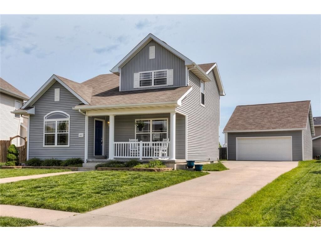 Property Photo:  2827 SW Chestnut Drive  IA 50023 