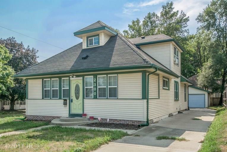 Property Photo:  2300 E 9th Street  IA 50316 